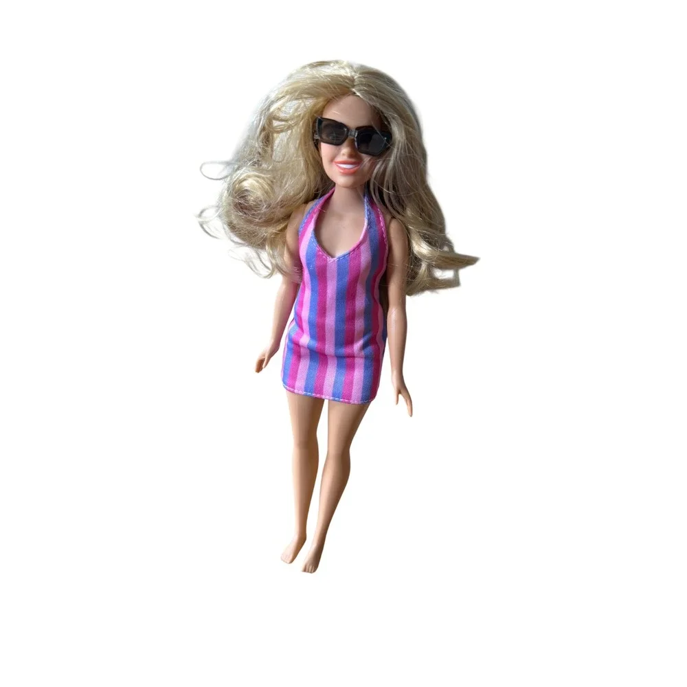Addison Rae Fashion Doll Beach Trendsetting Style Contains 11 Doll